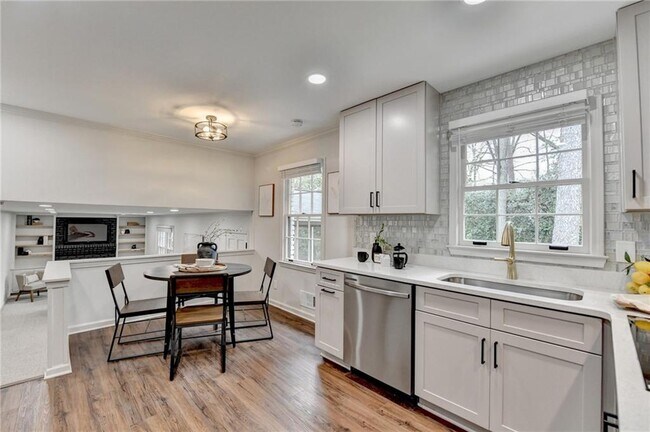 Building Photo - 1450 Cedarhurst Dr