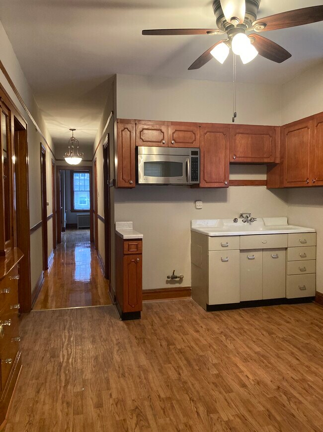 Building Photo - 3017 W 39th Plz