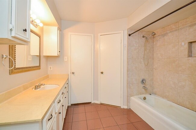 Building Photo - 14106 Locke Ln