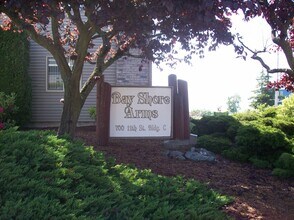 Building Photo - Price Reduction! 2 Bedroom Condo with a View.