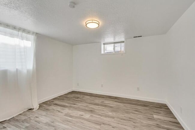 Building Photo - 235 N 800 E