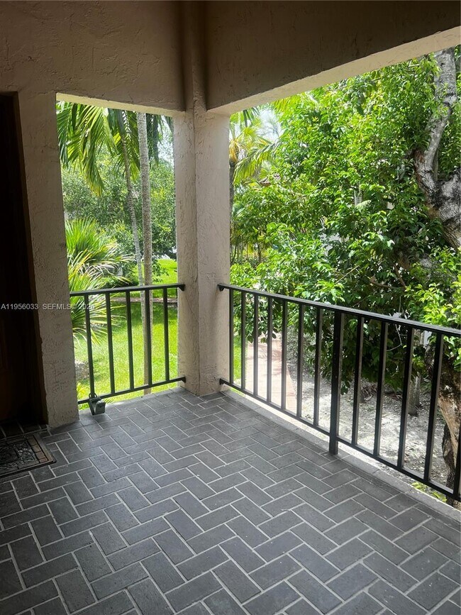 Building Photo - 9402 SW 77th Ave