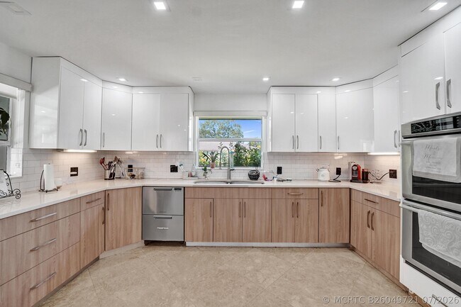 Building Photo - 4701 N 36th Ct