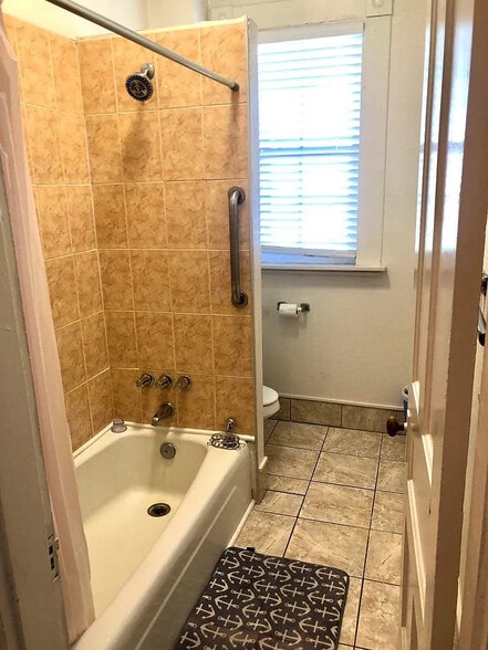 Building Photo - 3412 Avenue Q