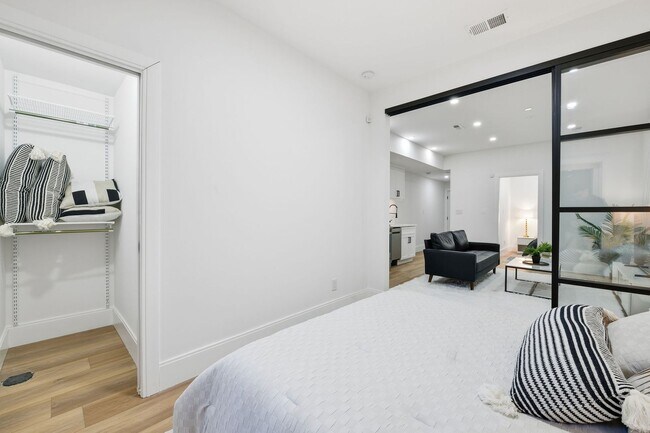 Building Photo - Brand-New Adams Morgan Boutique Living with Walk Score 99!