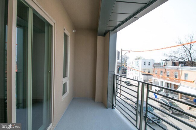 Building Photo - 13 Farson St