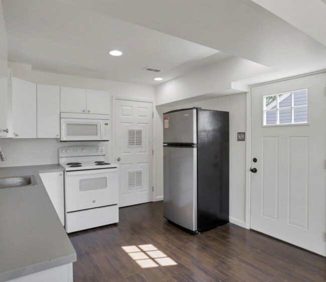 Building Photo - 2040 Margaret Ave