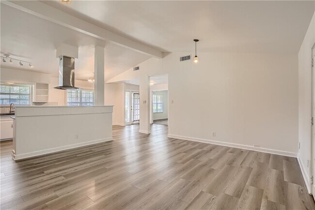 Building Photo - 12506 Tomanet Trail
