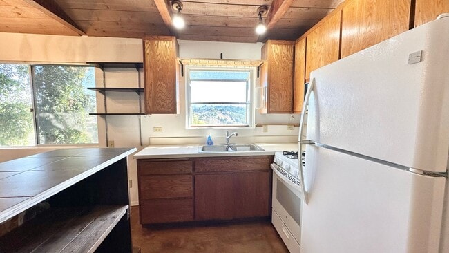 Building Photo - Unique and Rustic Detached Guest Home Unit on Private Country Property Overlooking the Stunning G...