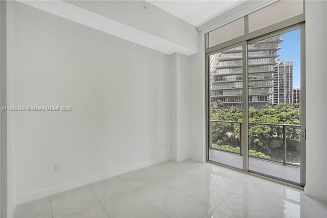 Building Photo - 2655 S Bayshore Dr