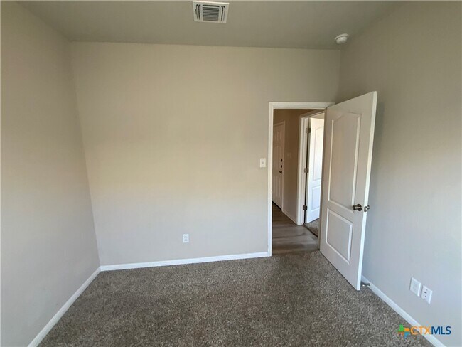 Building Photo - 1236 Grand Oak Trl