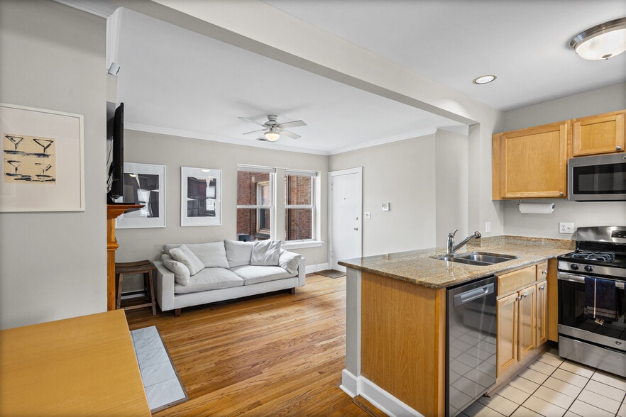 Building Photo - 3454 N Janssen Ave
