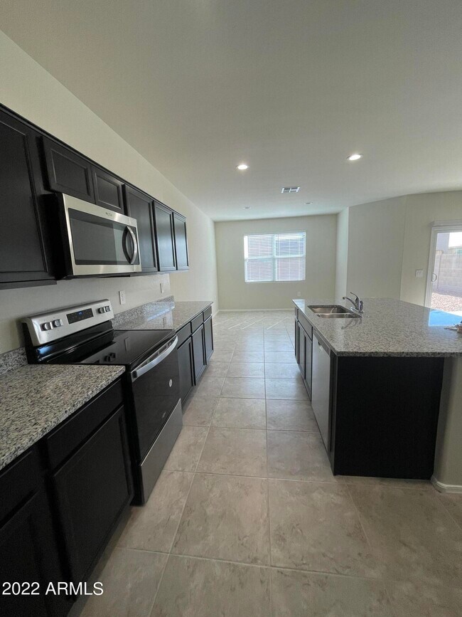 Building Photo - 36597 W Santa Clara Ave