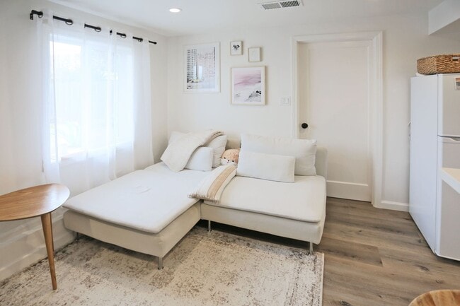 Building Photo - OPEN HOUSE: Wednesday (9/10) 6:30pm-7:00pm...