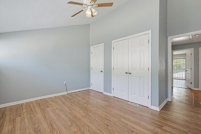Building Photo - 167 Greenbrook Dr