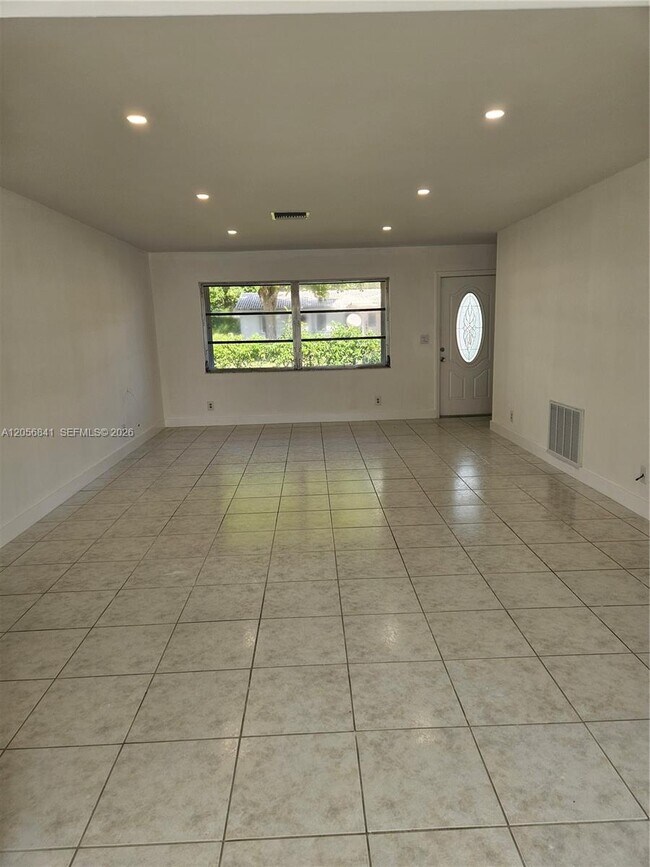 Building Photo - 1400 NW 90th Way