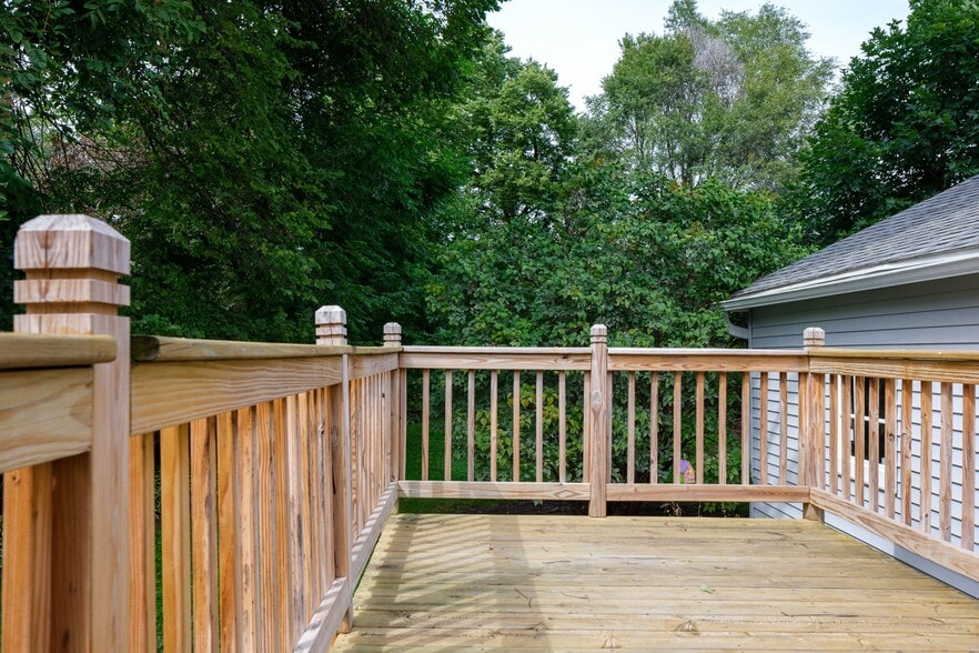 Deck - 525 8th St NW