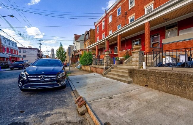 Building Photo - 3422 Ward St