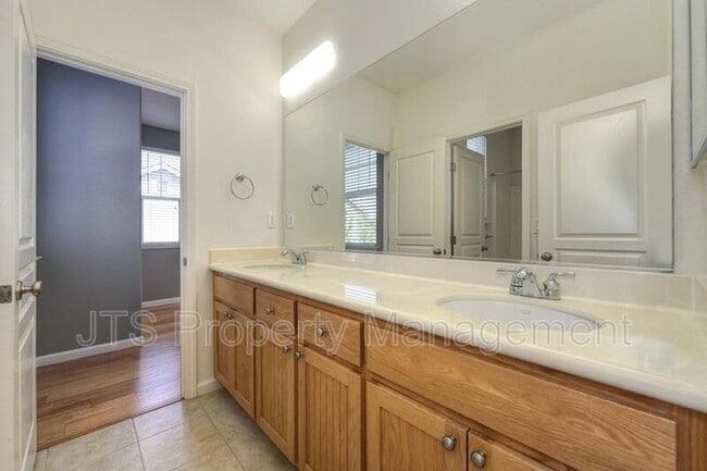 Building Photo - 280 Soaring Hawk Ln