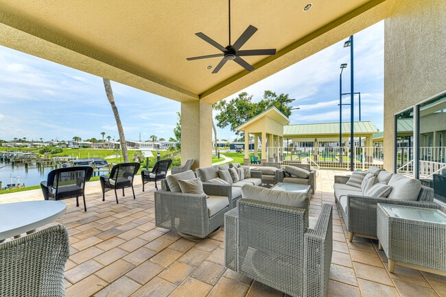 Building Photo - 670 N Green Cir