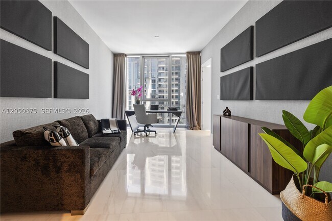 Building Photo - 300 Biscayne Blvd