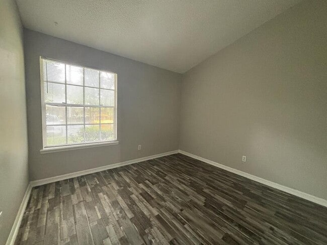 Building Photo - 9600 River Walk Ct