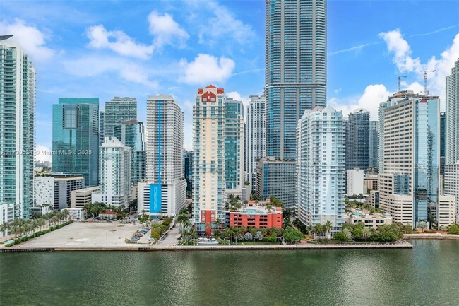 Building Photo - 1155 Brickell Bay Dr