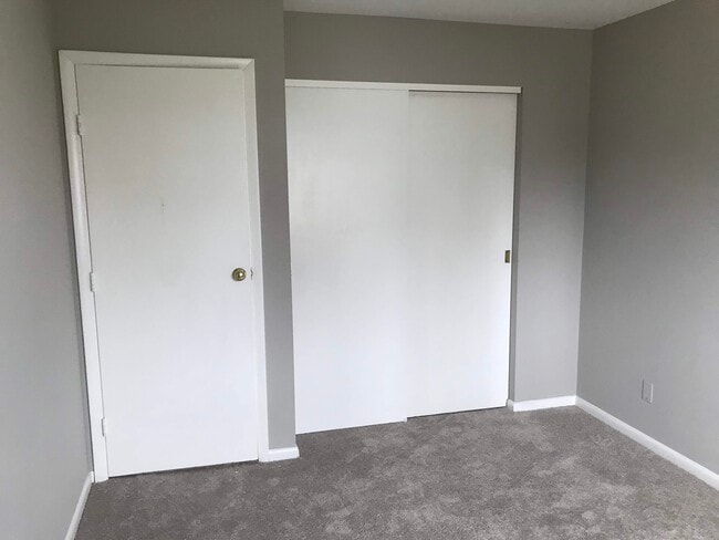 Building Photo - 5685 Coach Dr E