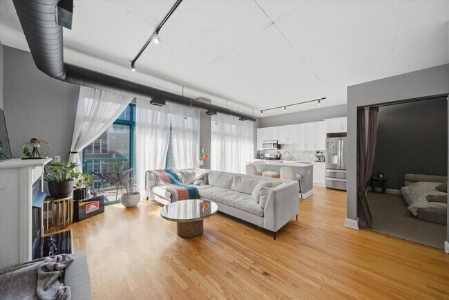 Building Photo - 910 W Madison St