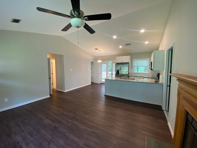 Building Photo - Updated 3 Bedroom 2 Bathroom Home in N. Ch...