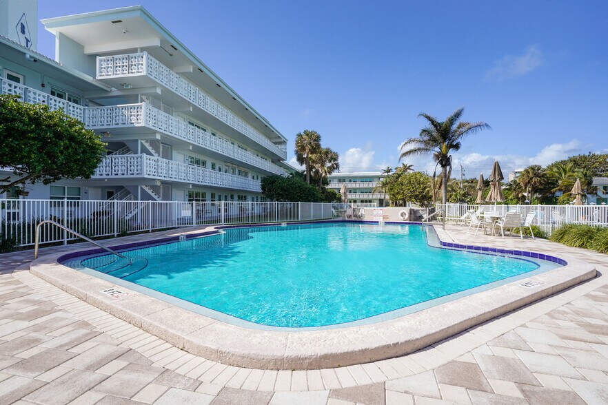 Building Photo - 1850 S Ocean Dr