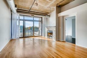 Building Photo - 933 W Van Buren St