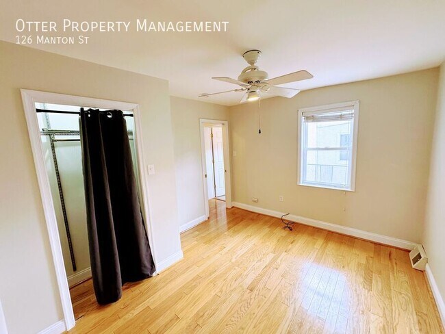 Building Photo - 126 Manton St