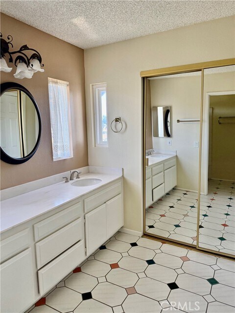 Building Photo - 1228 Cll Vistaso