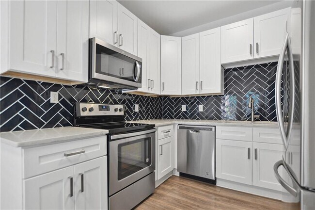Building Photo - 2992 Crosswycke Forest Dr