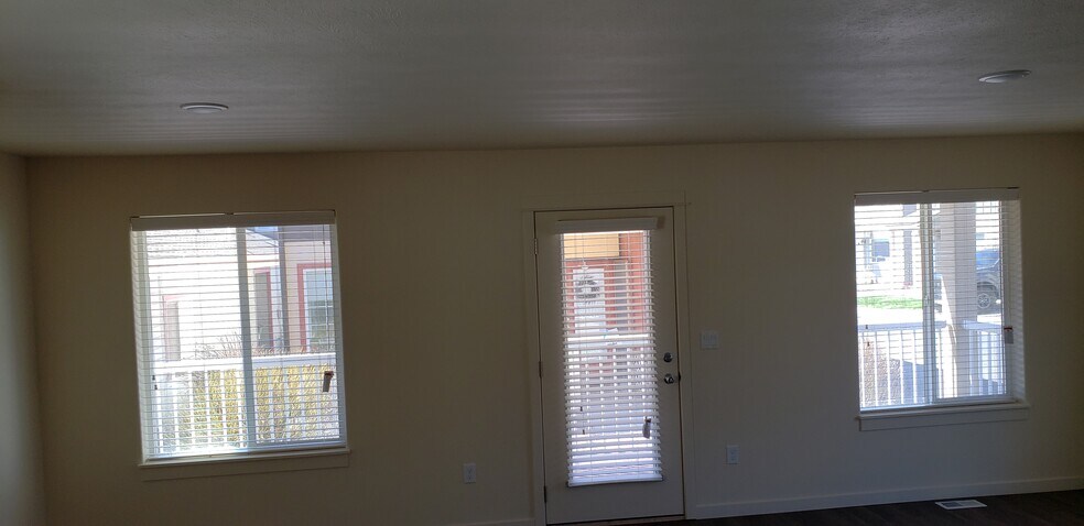 Easy living - 1121 Sundial Ln
