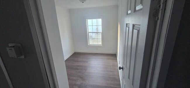 Building Photo - 3 Bedroom/ 2 Bathroom Mobile Home