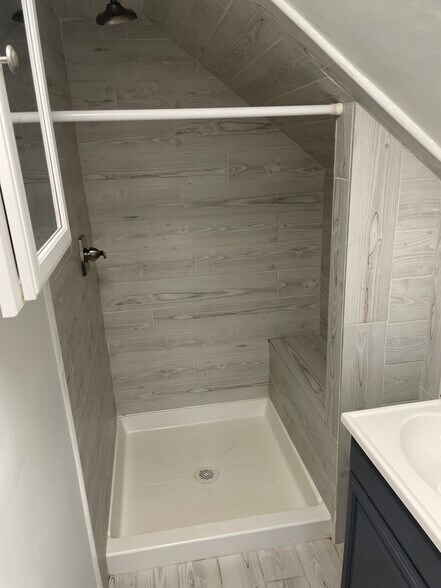 Building Photo - 76 Benham St