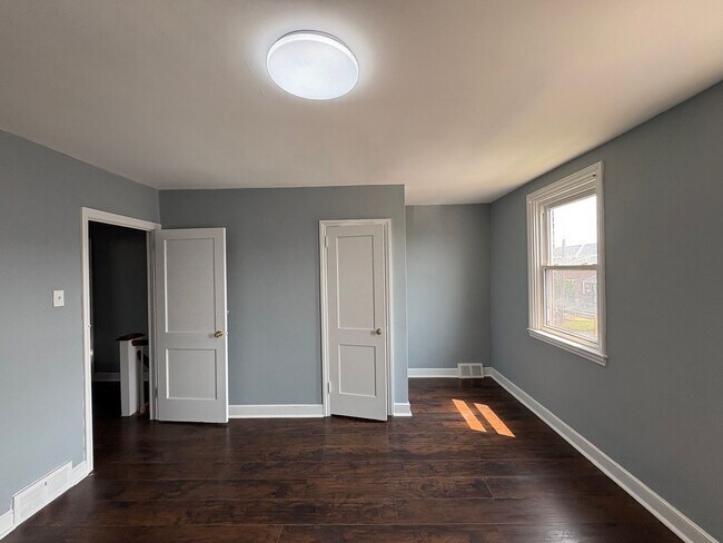 Building Photo - 7010 Kindred St