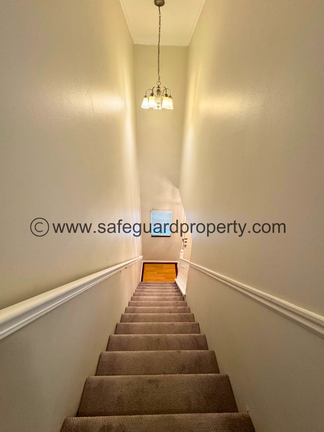 Building Photo - Modern Townhome in Gated Community