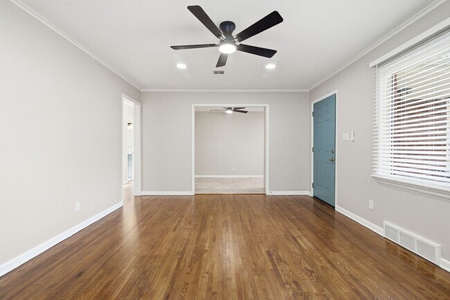 Building Photo - 3 bed/1 bath remodel within walking distance of Brookside