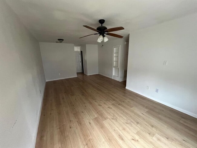 Building Photo - 3907 Cinnamon Cove Dr