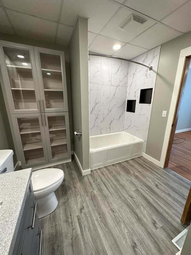 Building Photo - PP - 12 - Glendale