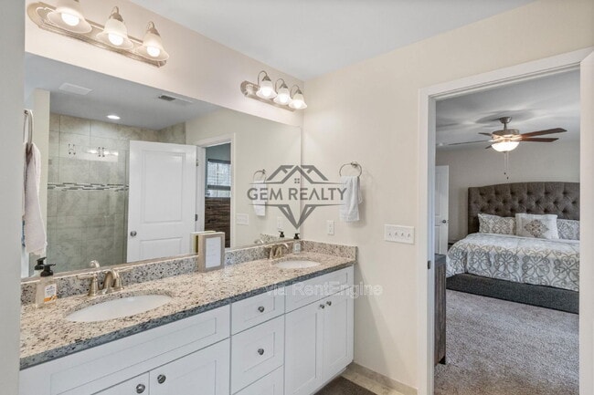 Building Photo - 102 Monroe St