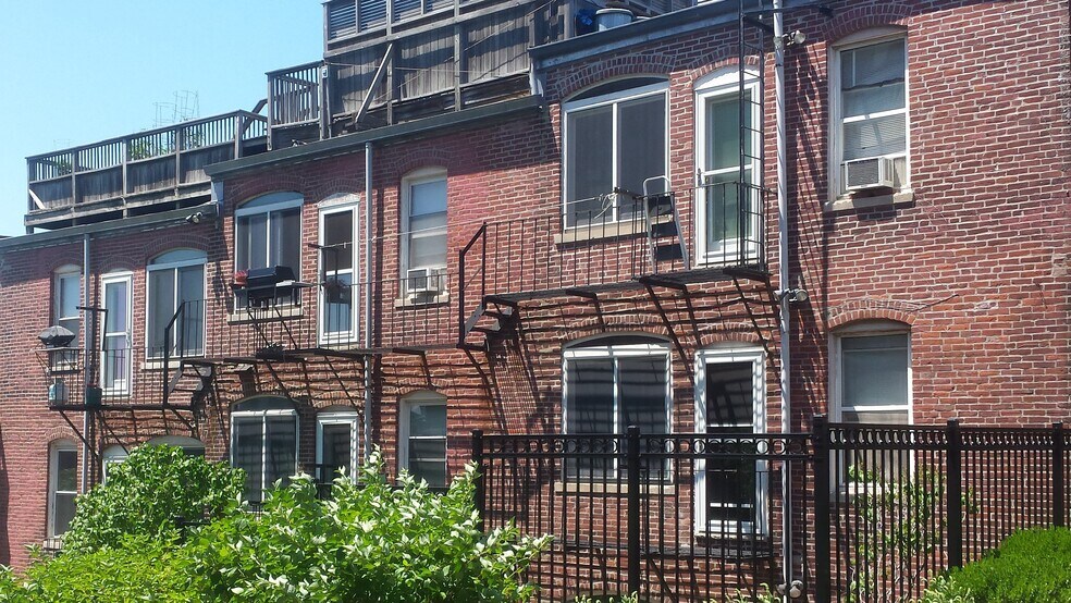 Building Photo - 71 Baldwin St