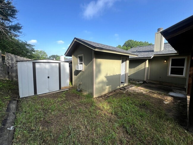 Building Photo - Recently Renovated 3/2 Home in South Austin with Bonus Room + Additional Storage