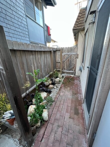 Private Side Patio - 253 W Canada