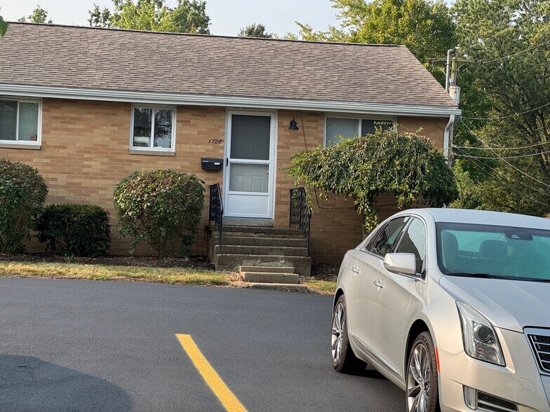 Building Photo - 1728 Rosemont Rd