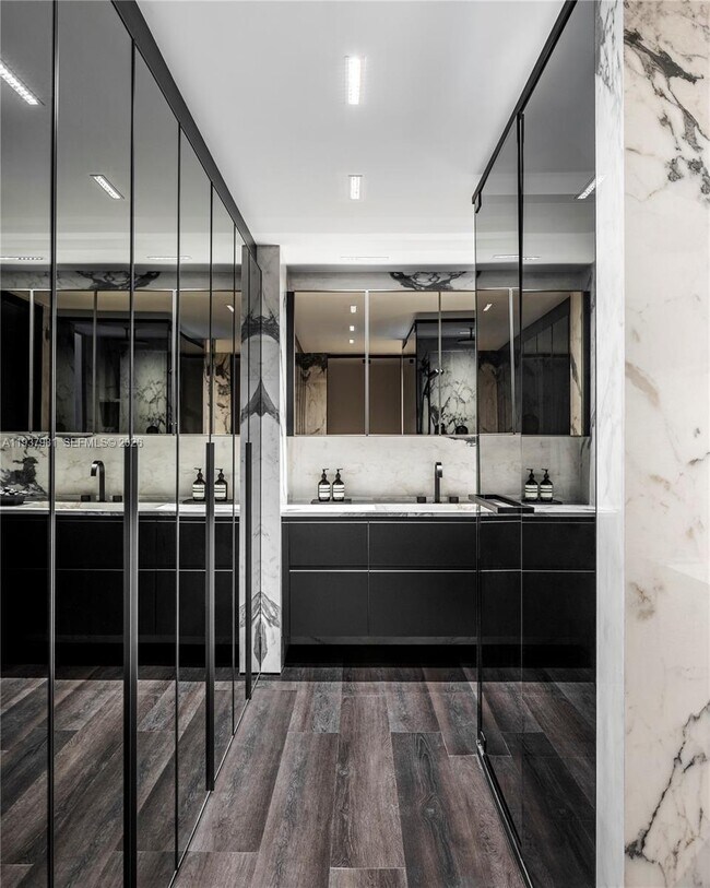 Building Photo - 1040 Biscayne Blvd