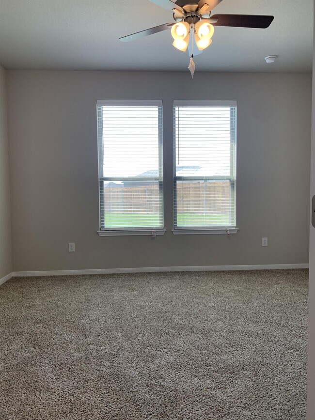 Building Photo - 1006 Aurora Grove Bend